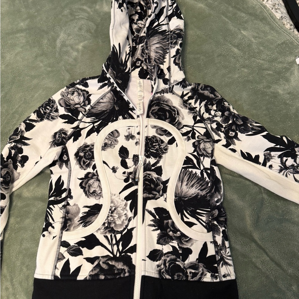 LULULEMON SCUBA - Black & White Zipup